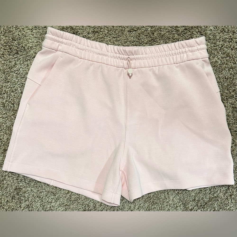 SOLD - 🍋Lululemon Softstreme High Rise Short 4”